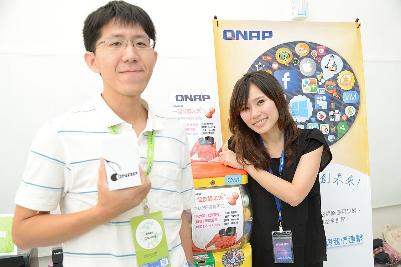 COSCUP 2014 活動攤位工作現場